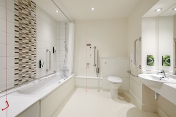 premier inn manchester handforth