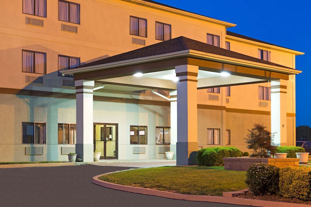days inn by wyndham collinsville st louis