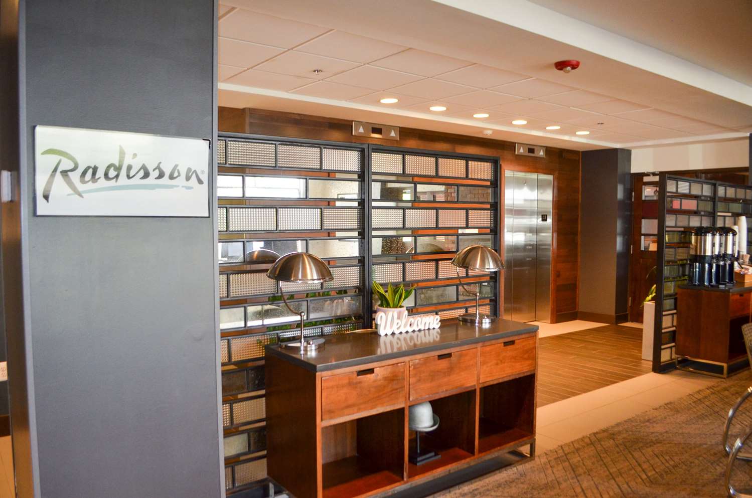 radisson hotel detroit metro airport
