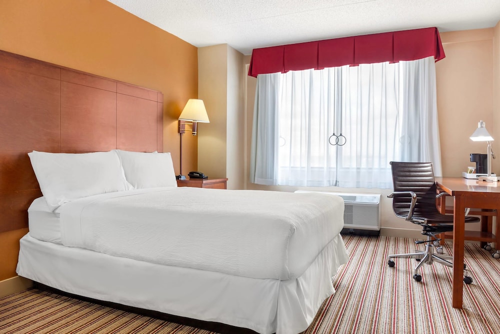 radisson hotel detroit metro airport
