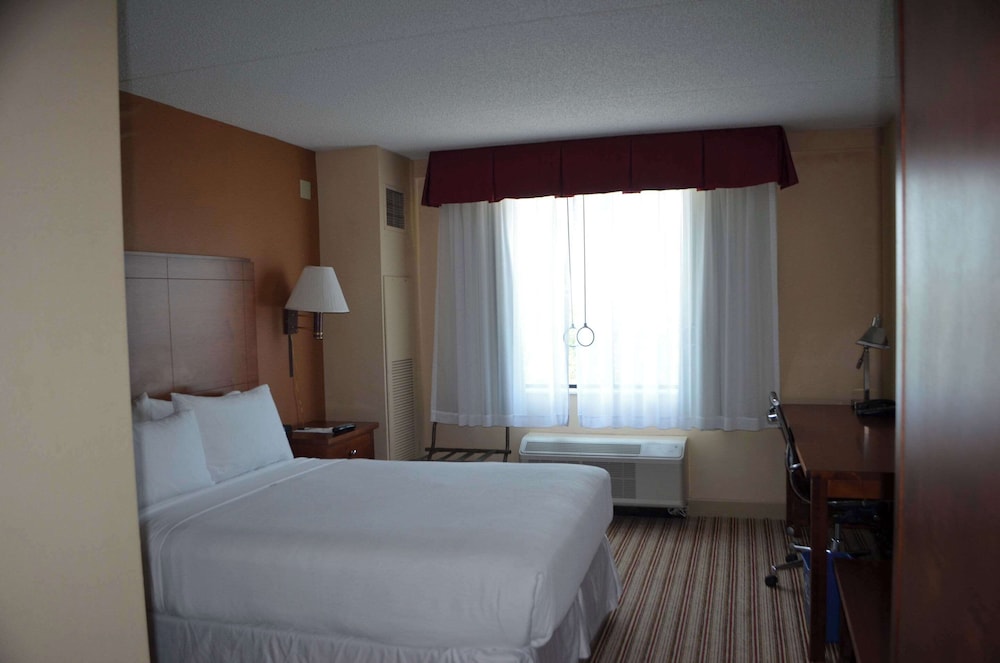 radisson hotel detroit metro airport