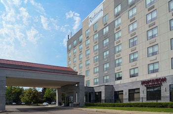 Radisson Hotel Detroit Metro Airport,,3 star
