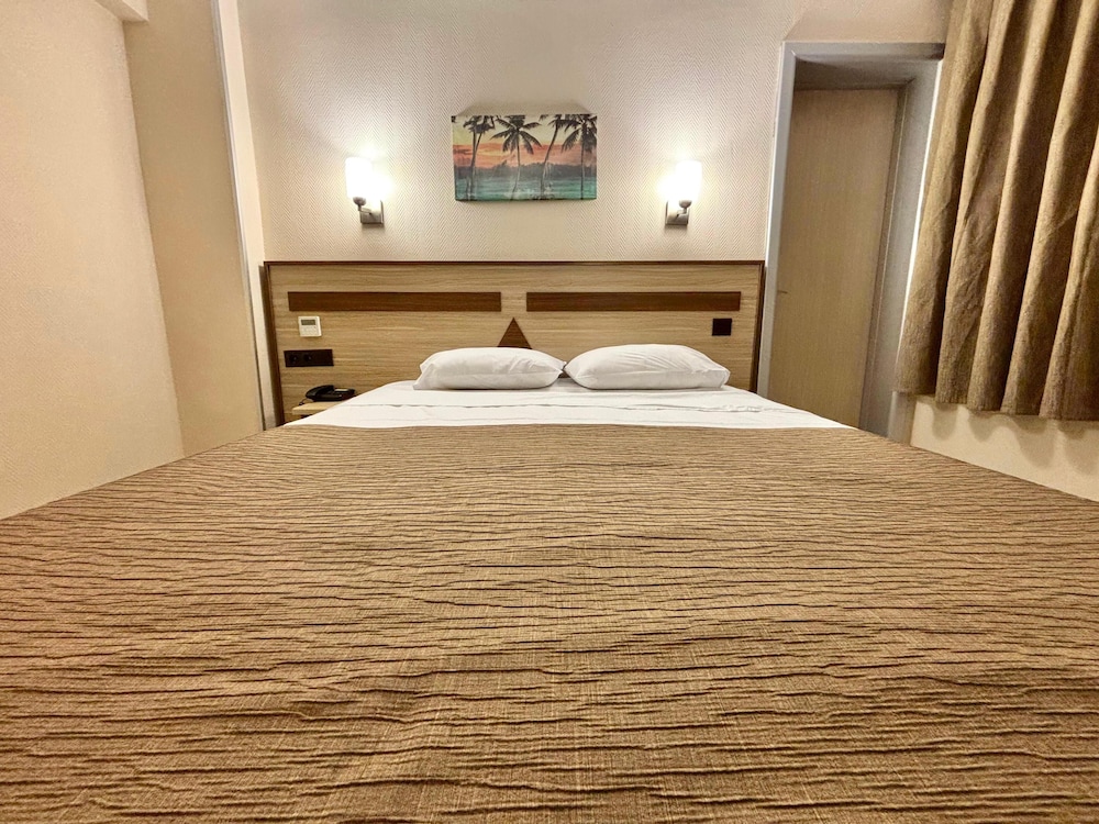 gold hotel