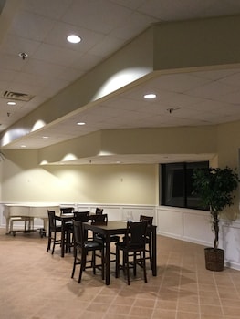 days inn and suites by wyndham tallahassee conf center i 10