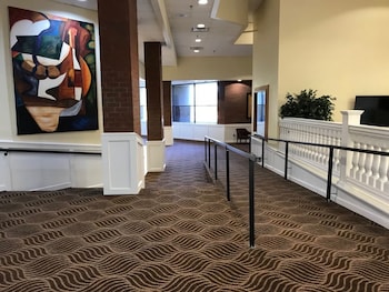 Days Inn & Suites By Wyndham Tallahassee Conf Center I-10,,2 star