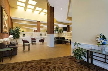 Days Inn & Suites By Wyndham Tallahassee Conf Center I-10,,2 star