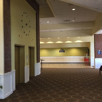 Days Inn & Suites By Wyndham Tallahassee Conf Center I-10,,2 star