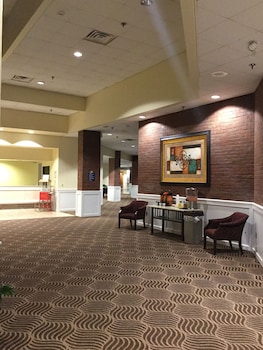 Days Inn & Suites By Wyndham Tallahassee Conf Center I-10,,2 star