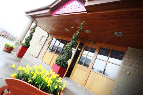 red hall hotel