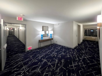 Summerset Hotel & Suites,7900 Stage Stop Road,2 star