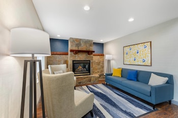 Summerset Hotel & Suites,7900 Stage Stop Road,2 star