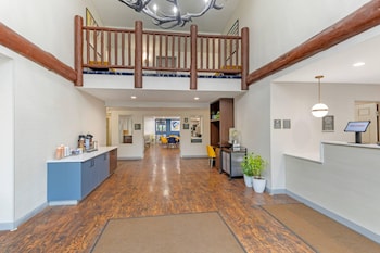 Summerset Hotel & Suites,7900 Stage Stop Road,2 star