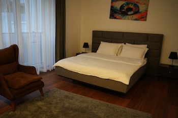 side mira palace