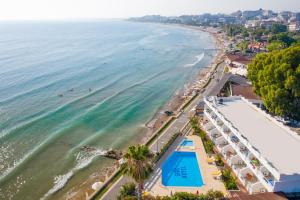 side beach club hotel