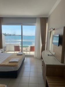 side beach club hotel