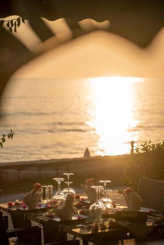 side beach club hotel