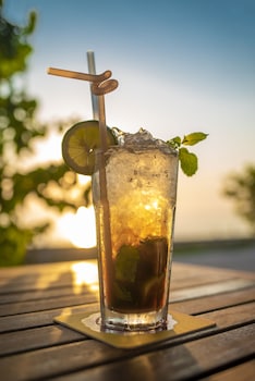 side beach club hotel