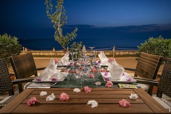 side beach club hotel