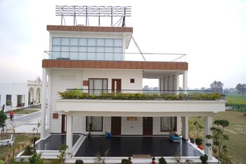 Rd Resort,,3 star