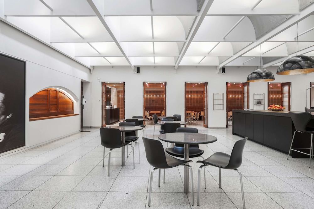 the huxley copenhagen bw premier collection