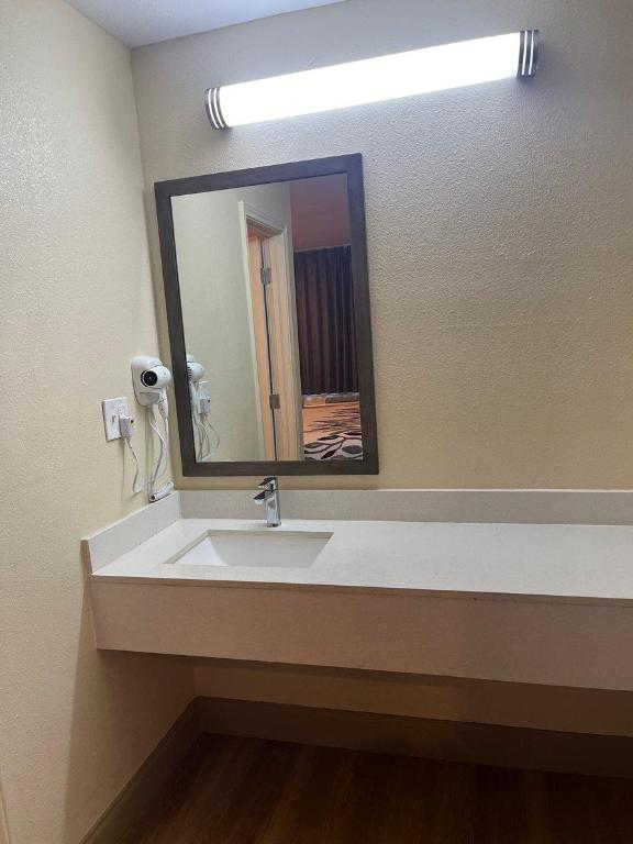 red roof inn haltom city
