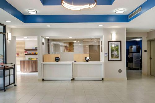 comfort inn and suites troutville roanoke north daleville