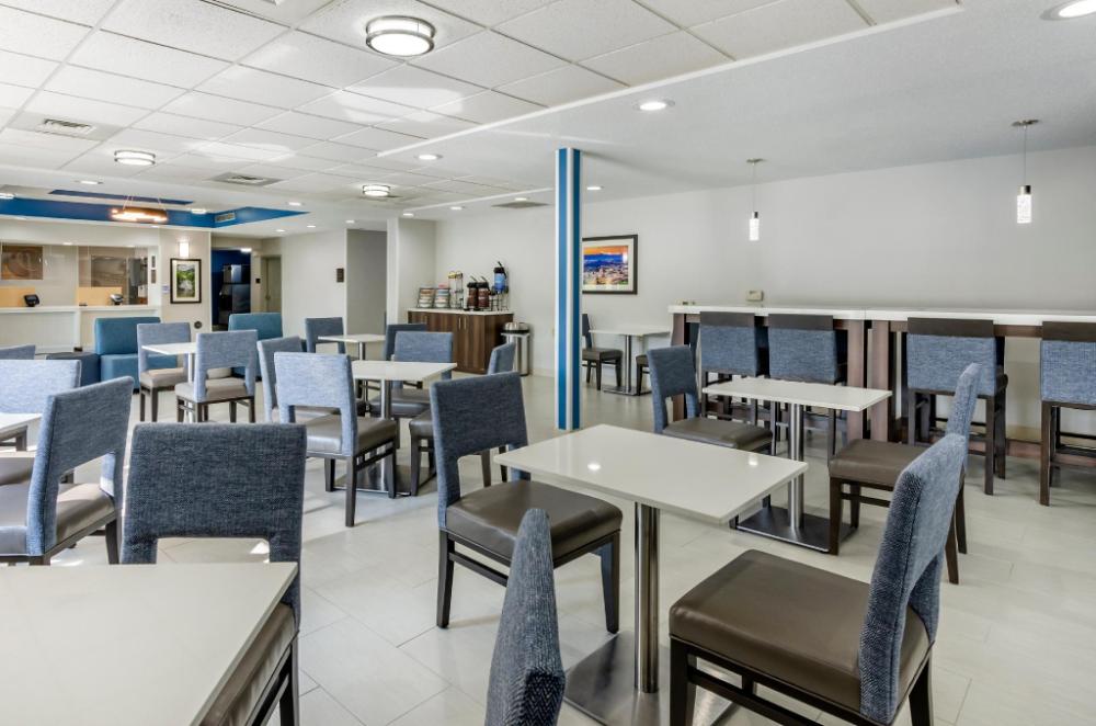 comfort inn and suites troutville roanoke north daleville