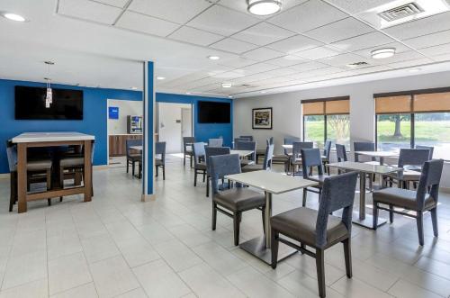 comfort inn and suites troutville roanoke north daleville