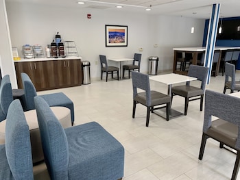 comfort inn and suites troutville roanoke north daleville