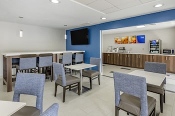 comfort inn and suites troutville roanoke north daleville
