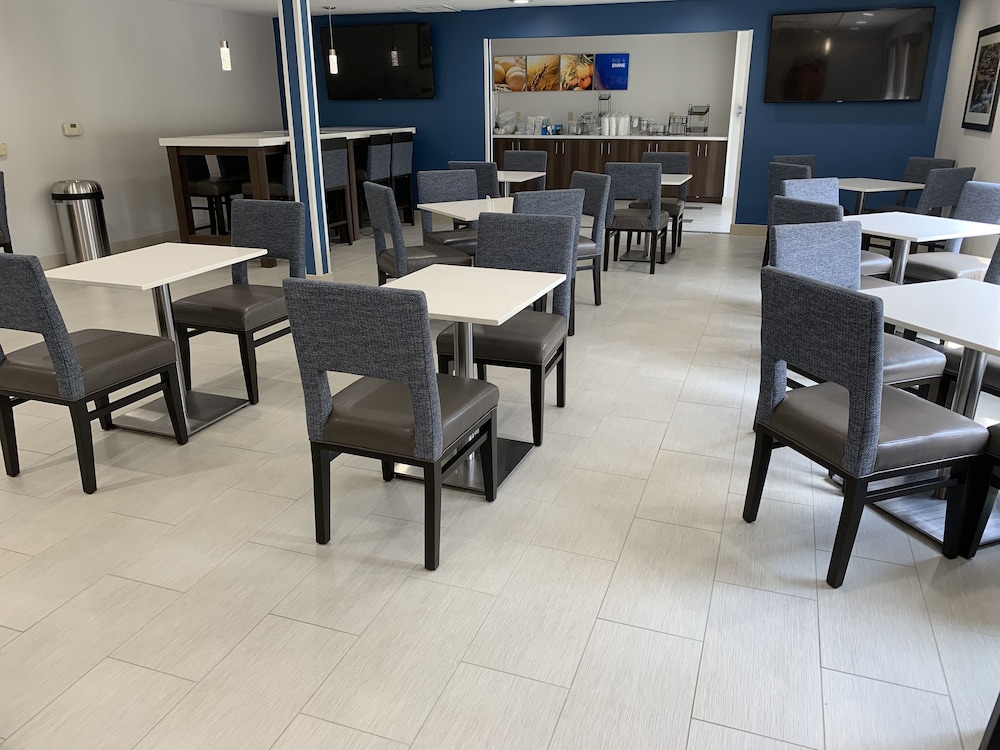 comfort inn and suites troutville roanoke north daleville