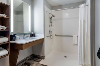 comfort inn and suites troutville roanoke north daleville