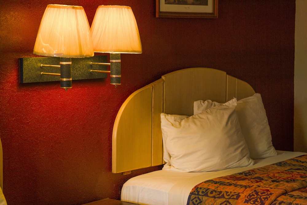 regency inn by oyo three rivers
