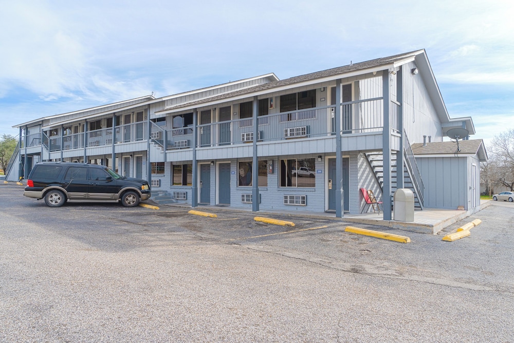 regency inn by oyo three rivers