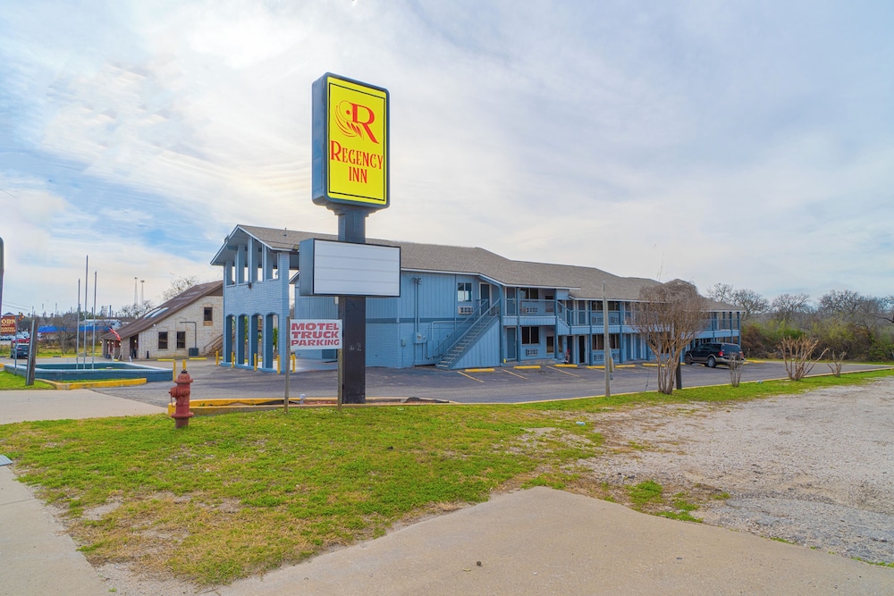 regency inn by oyo three rivers
