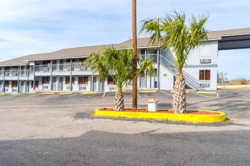 Regency Inn By Oyo Three Rivers,,2 star