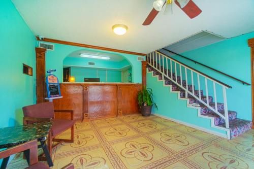 Regency Inn By Oyo Three Rivers,,2 star