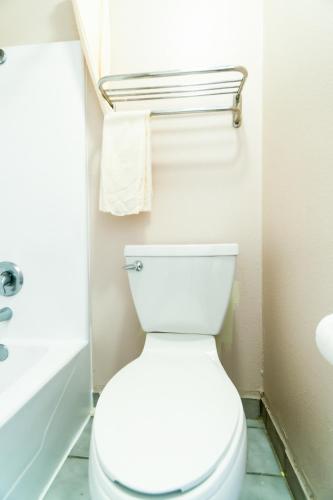 regency inn by oyo three rivers