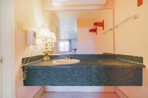 regency inn by oyo three rivers