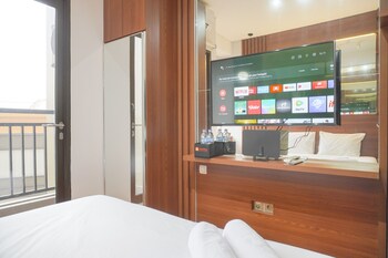 relaxing and homey studio transpark cibubur apartment