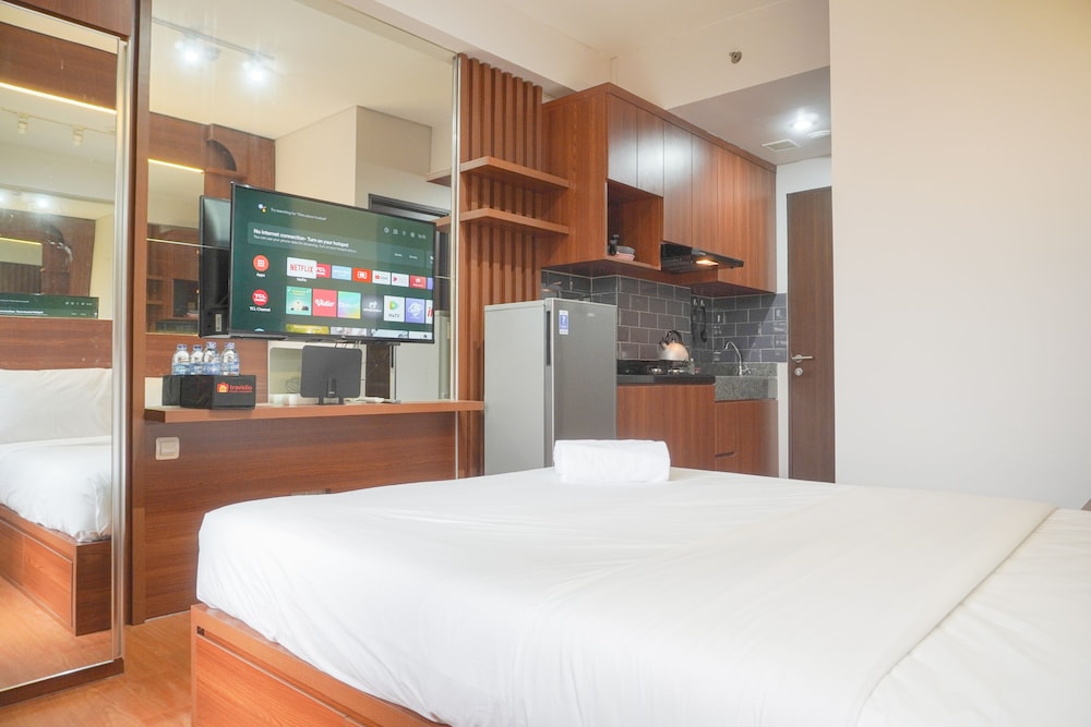 relaxing and homey studio transpark cibubur apartment
