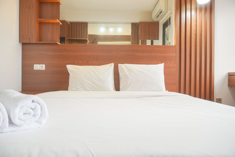 relaxing and homey studio transpark cibubur apartment