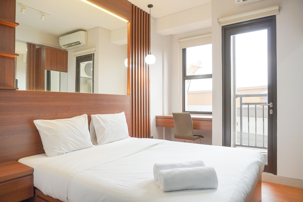 relaxing and homey studio transpark cibubur apartment