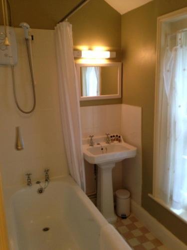 scarborough hill country inn