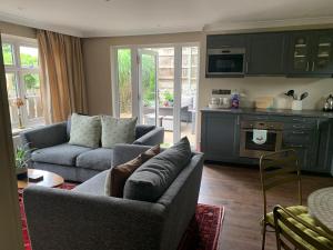 scarborough hill country inn