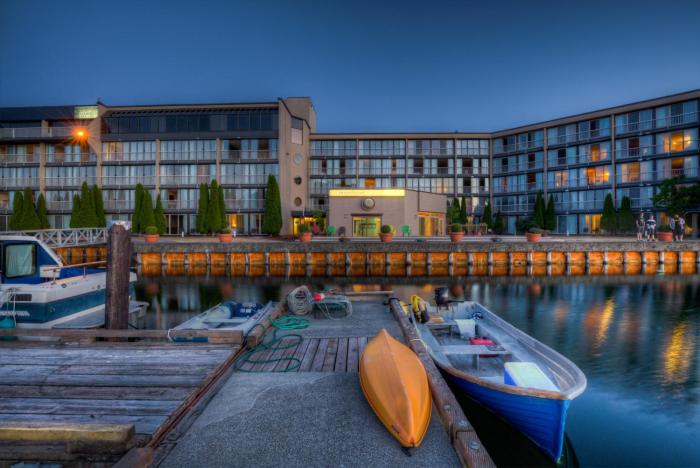 oceanfront suites at cowichan bay