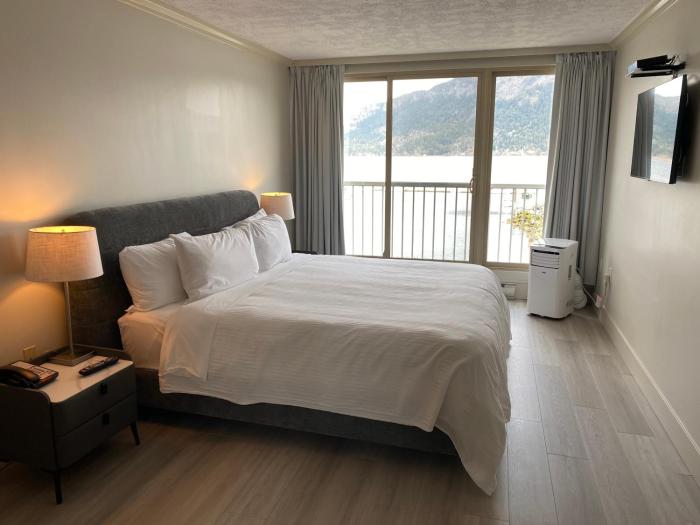 oceanfront suites at cowichan bay