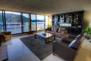 oceanfront suites at cowichan bay