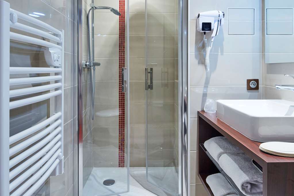 kyriad nantes sud bouaye aeroport