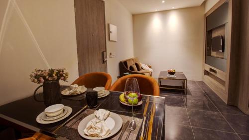 rhythm gurugram hotel and suites sohna road